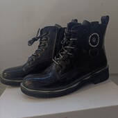 Лаковані осінні ботінки