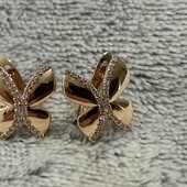 Красивые,элегантные серьги в позолоте.высота 1,5 см/1.5 см