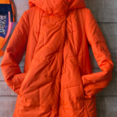 Яскрава коралова куртка