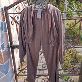 Велюровий новий костюм .