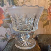 Хрустальна вазочка на ніжці