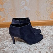 Натур. Замша!Фірмові жіночі ботинки на каблуку, 38 розмір - 24,5 см!