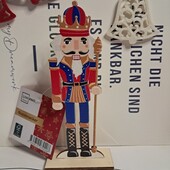 Livarno Щелкунчик - символ удачи и, согласно одной из легенд, защищает дом от злых духов.