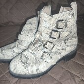 River island uk6 39p черевики на замку та пряжках