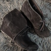 Clarks uk6.5 40p 26см замшеві ботільони дуже м'які