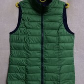 Яркая женская двухсторонняя стеганая жилетка с капюшоном отличного качества