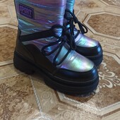 Дуже гарні зимові чоботи для дівчинки