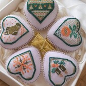 Новорічні вишиті іграшки