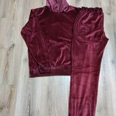 Прогулянковий велюровий костюм для довгоногих дівчат