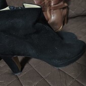 Hobbs, 39p брендові замшеві ботільони