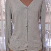 Ніжна кофта з кишенями