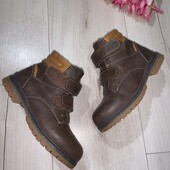 Черевики на міцних ліпучках,устілка 19см.