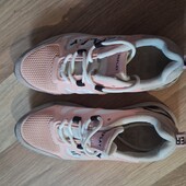 Кроси на дівчинку