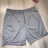 У новому стані.Шорти на підкладці розмір Л.