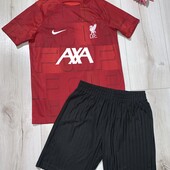 В ідеалі спортивний комплект на зріст 134-140см.