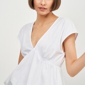 Стильная белая футболка кокон