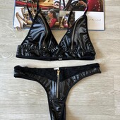 Сексуальный чёрный комплект под кожу