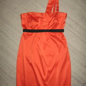 Яскрава сатинова сукня