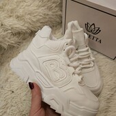 Стильні зручні кросівки з екошкіри на хутрі ,якість супер