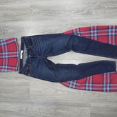 Джинсы от abercrombie с синим оттенком, топ от hollister. Отличный комплект!