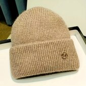 Тепленька м'якенька Шапка бежевого кольору