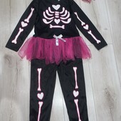 В ідеалі карнавальний костюм на 5-6років.