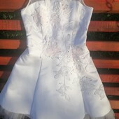 Сукня на дівчинку білого кольору. Б/в.