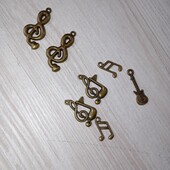 Набори підвісок музичні ноти та інструменти, шарм, прикраси дя творчості. 1 фото на вибір.