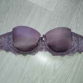 Шикарний бюст 70В... пуш-ап виймається, без бретелек але можна підчепити.