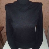 Фірмовий тепленький светрик/гольф,розмір S