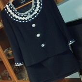 Святковий костюм для пані