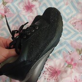 кросівки в стразах.легкі. демісезонні.нові.