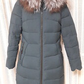 Теплий пуховик із хутряним коміром