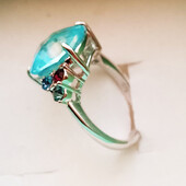 Чудове кільце з кристалами Swarovski