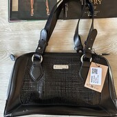 Черная кожаная брендовая сумка