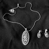 Нарядный посеребряный комплект : колье и серьги . Италия.