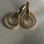 Красивая новинка, серьги с белыми цирконами,позолота 18К,высота 2.4 см,шир 1.3 см