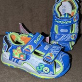 Босоніжки на липучках на 13см устілку нові