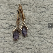 Красивые тонкие серьги с нежным сиреневым цирконом!!