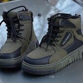 Зима. Стильні кросівки.