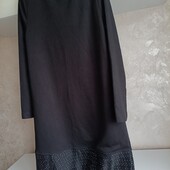 Чорна сукня з воланом р.12