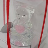 Ведмедик скляний на дзеркальній підставці.