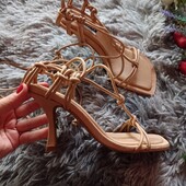 Шкіряні босоніжки з шнурівкою Topshop розмір 38