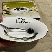 Салатний Оливка з виделкою