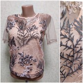 Красива нарядна блузка футболка