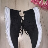 Легенькі кросівки сітка ,устілка 23см.