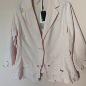 Льняний блейзер в пастельно рожевому з елементами вишивки