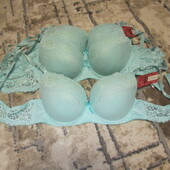 Бюстгальтер з рельєфною чашкою