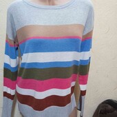 Гарний светр 10/38 розміру,в грудях 106 см.