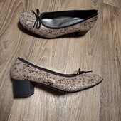 Красиві фірмові туфельки!